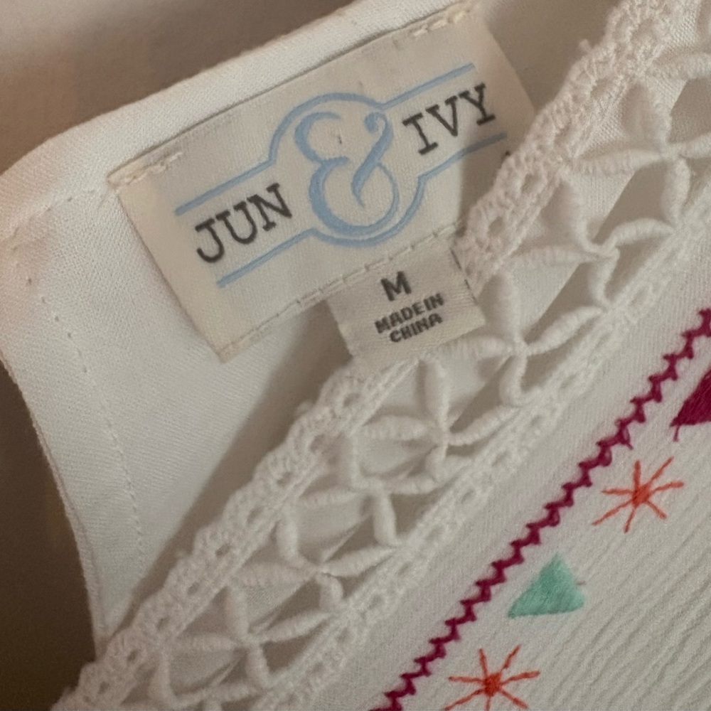 Jun& Ivy Francesca’s embroidered romper - Picture 3 of 3